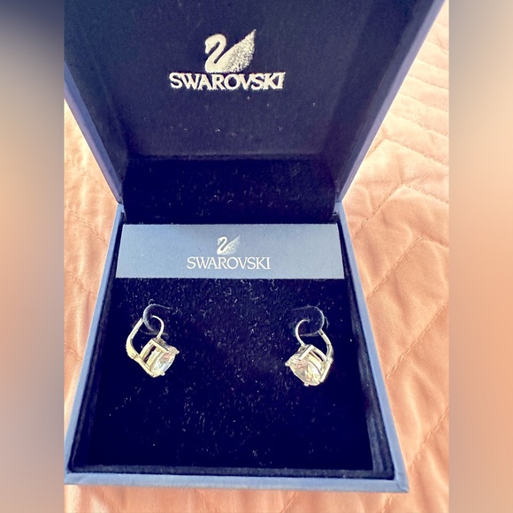 Swarovski Jewelry - Swarovski Millenia drop earrings
Round cut, White, Rhodium plated